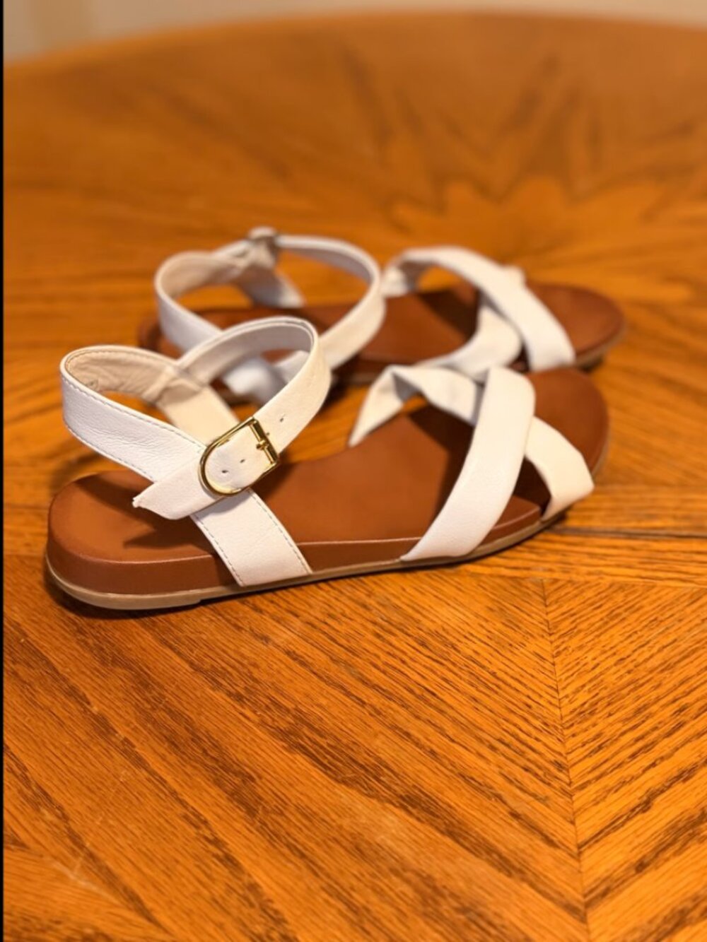Women’s White Criss Cross Strap Buckle Flat Sandals